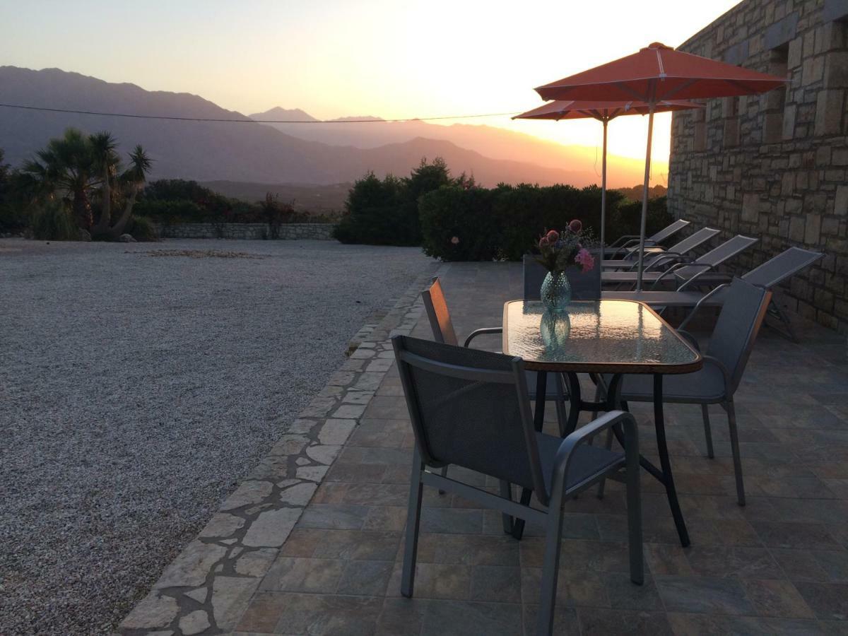 Villa Ypsilon Karotí 外观 照片
