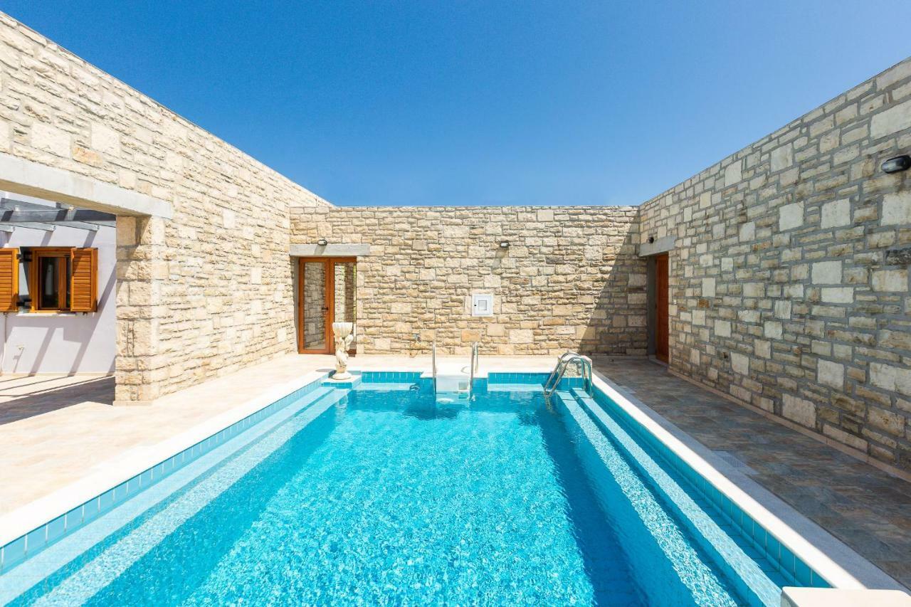 Villa Ypsilon Karotí 外观 照片